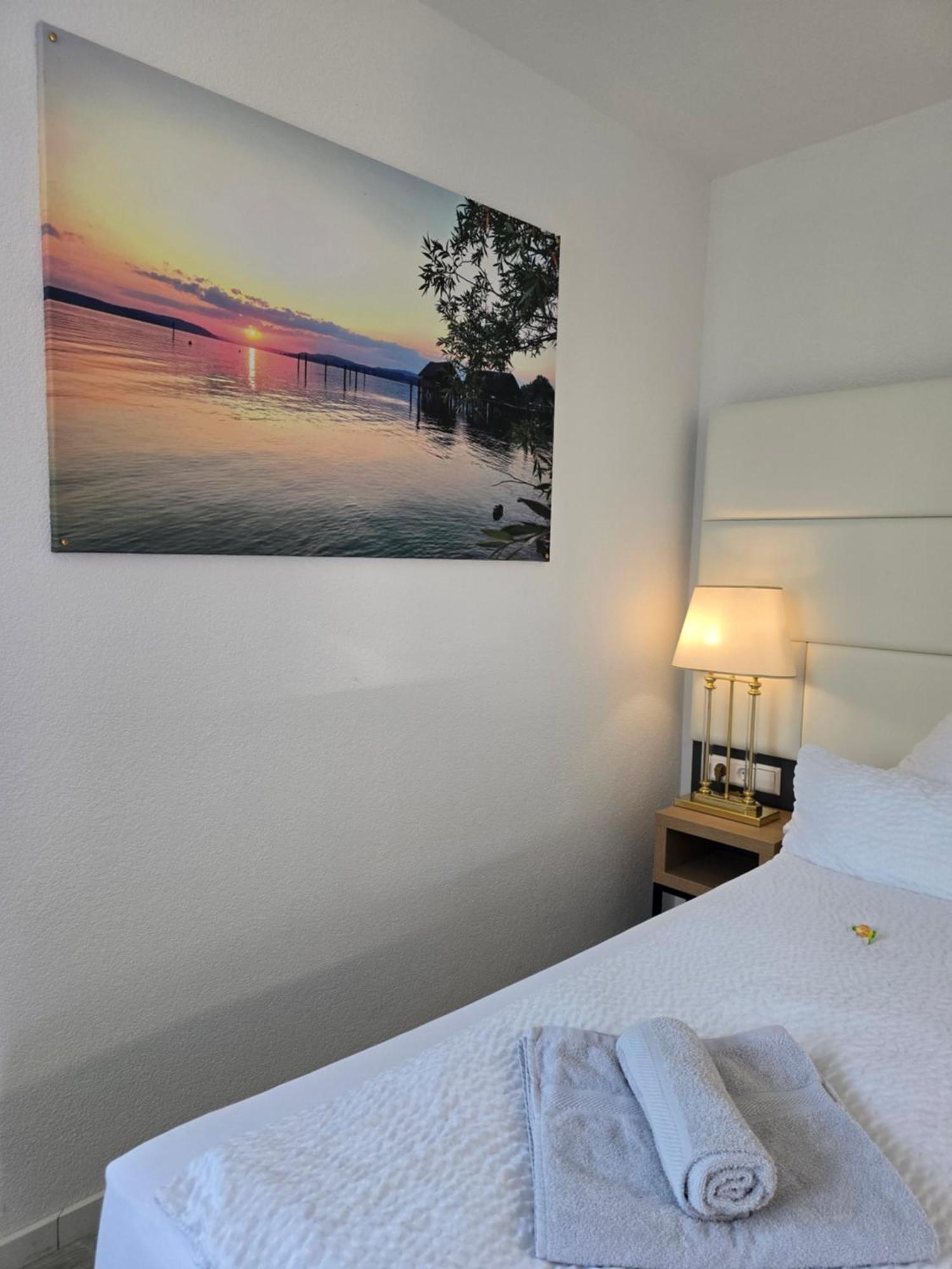 Bodensee Sunshine Zimmer & Apts. อูลดิงเงน มึลโฮเฟิน ภายนอก รูปภาพ